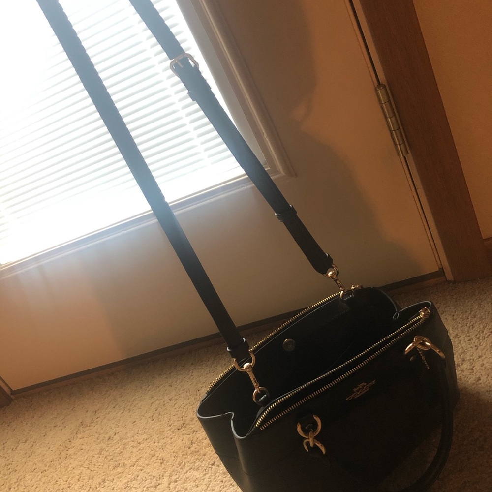 Coach purse - Picture 2 of 5